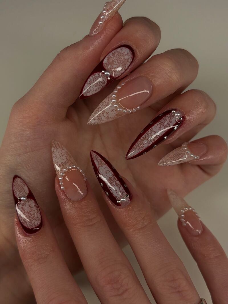 Uñas ‘Cumbres Borrascosas’: la manicura que causa sensación por su elegancia y belleza