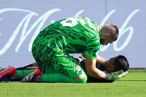 Árbitro da Copa América desmaia durante o jogo devido a insolação