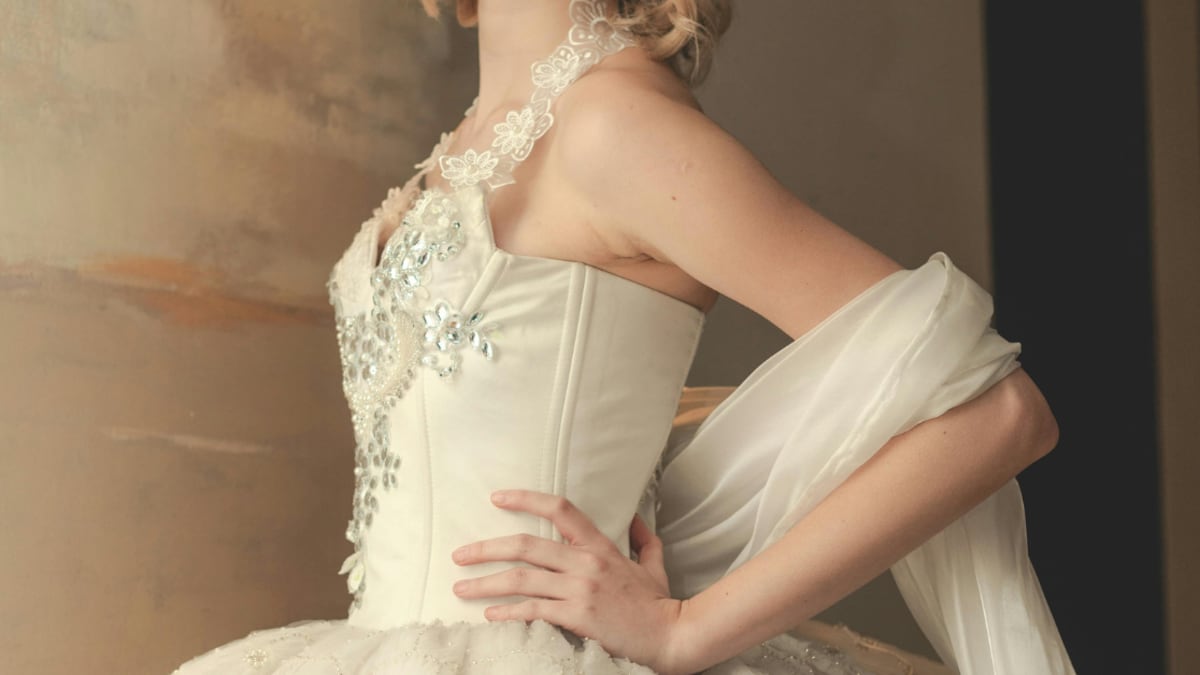 ¿Qué es el bridalcore? La tendencia que tiene a todas las mujeres vestidas como “novias” y que acaparó en los Oscar